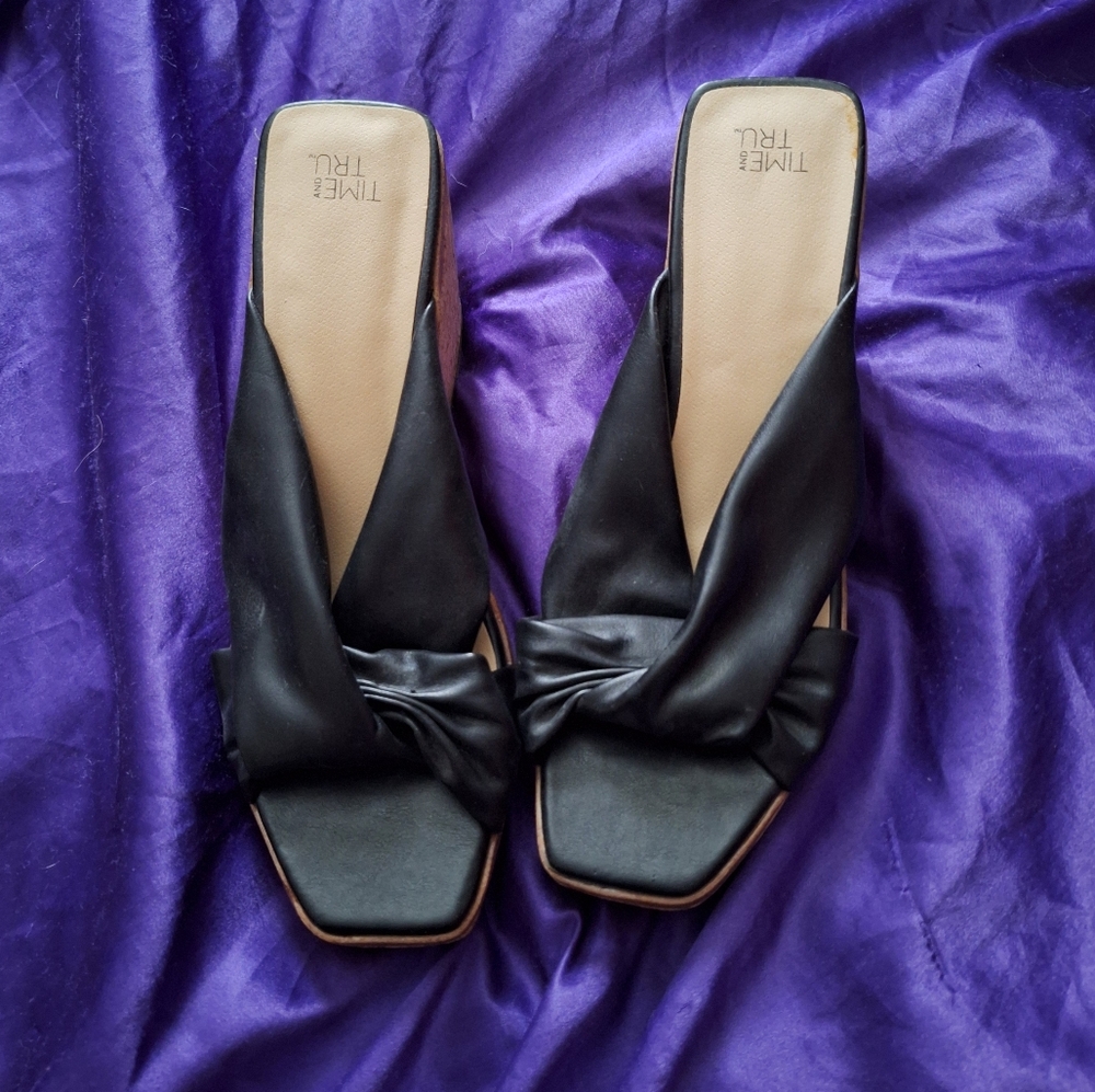 Black Wedges